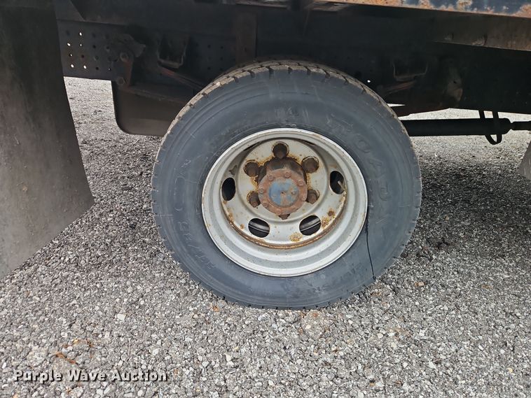 image for item EI8827 2017 Mitsubishi Fuso Canter Crew Cab flatbed truck