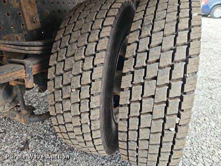 image for item EI8827 2017 Mitsubishi Fuso Canter Crew Cab flatbed truck