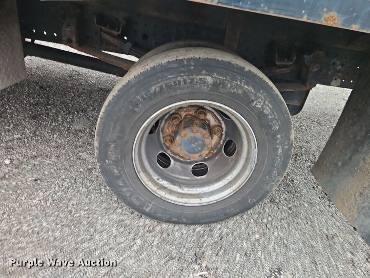 image for item EI8827 2017 Mitsubishi Fuso Canter Crew Cab flatbed truck