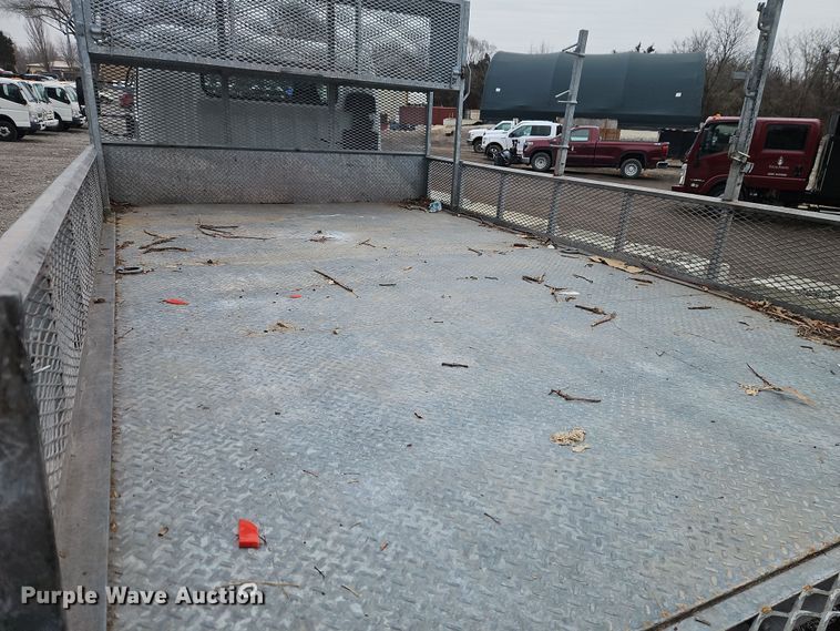 image for item EI8828 2017 Mitsubishi Fuso Canter FE160 Crew Cab flatbed truck