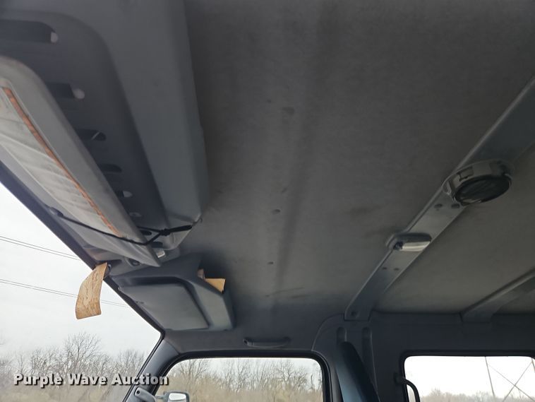 image for item EI8828 2017 Mitsubishi Fuso Canter FE160 Crew Cab flatbed truck