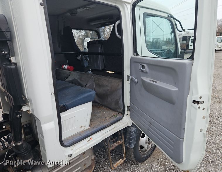 image for item EI8828 2017 Mitsubishi Fuso Canter FE160 Crew Cab flatbed truck