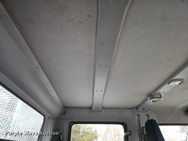 image for item EI8828 2017 Mitsubishi Fuso Canter FE160 Crew Cab flatbed truck