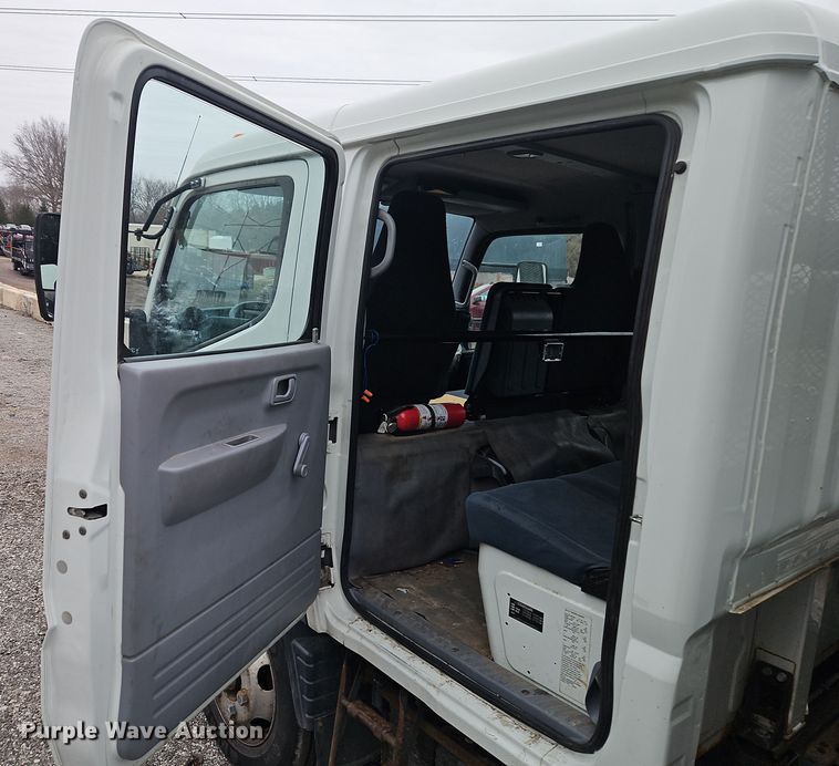 image for item EI8828 2017 Mitsubishi Fuso Canter FE160 Crew Cab flatbed truck