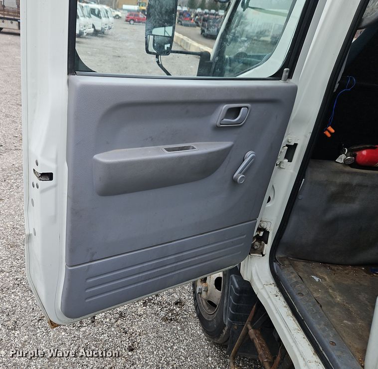 image for item EI8828 2017 Mitsubishi Fuso Canter FE160 Crew Cab flatbed truck