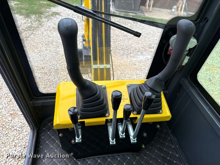 image for item EJ3432 2024 AGT QH13R mini excavator