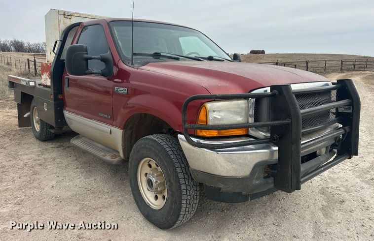 image for item EK0367 2001 Ford F250 Super Duty bale bed pickup truck
