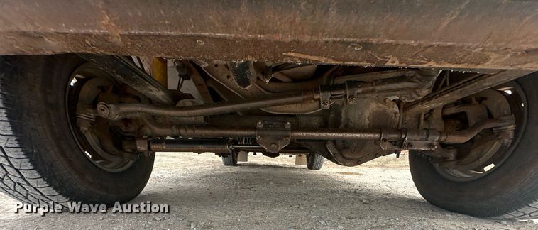 image for item EK0367 2001 Ford F250 Super Duty bale bed pickup truck