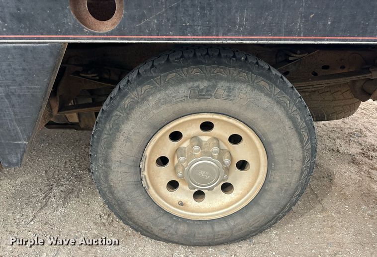 image for item EK0367 2001 Ford F250 Super Duty bale bed pickup truck