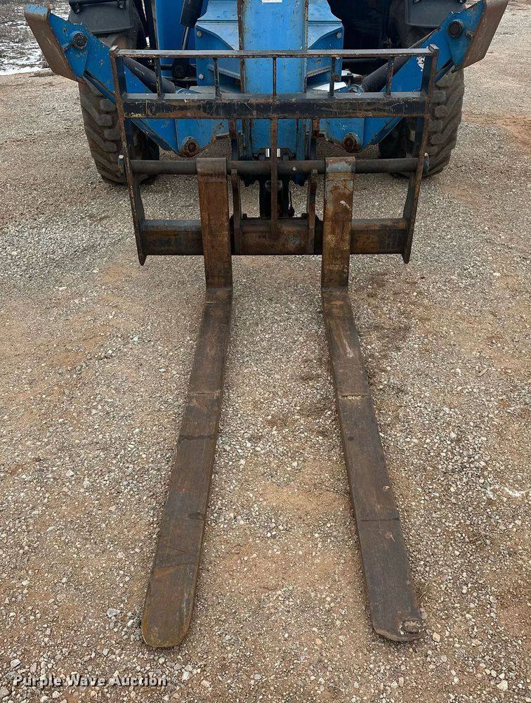 image for item EK0371 2015 Genie GTH-1056 telehandler