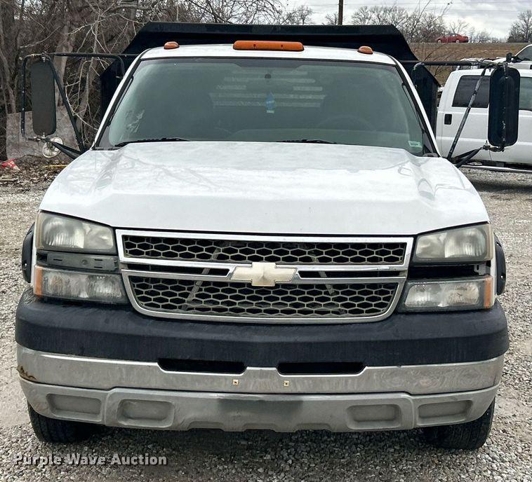 image for item EK2597 2005 Chevrolet Silverado 3500 dump bed pickup truck