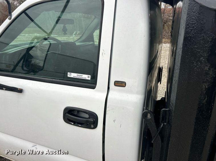 image for item EK2597 2005 Chevrolet Silverado 3500 dump bed pickup truck
