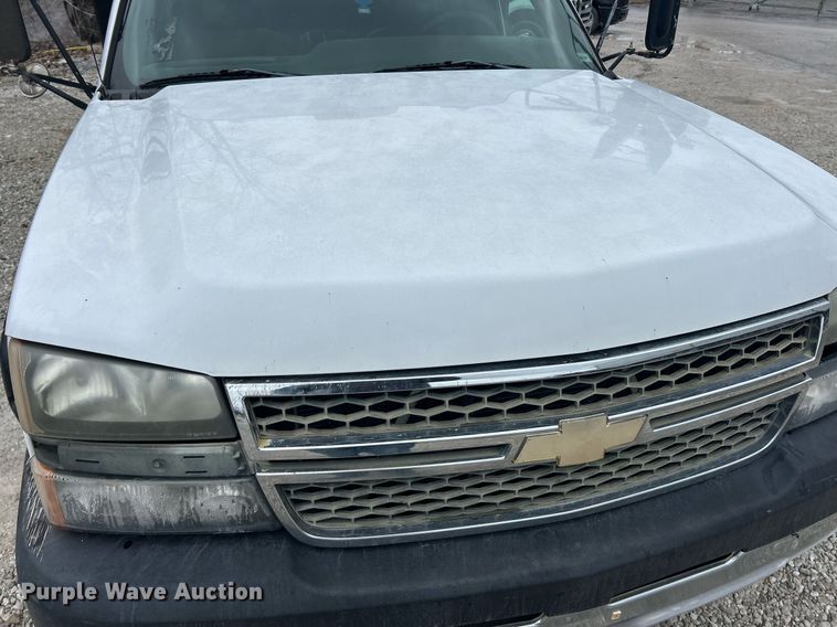 image for item EK2597 2005 Chevrolet Silverado 3500 dump bed pickup truck