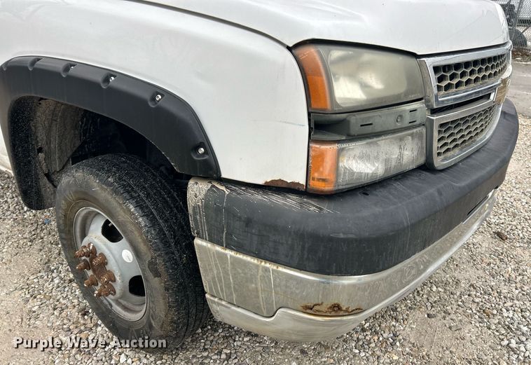 image for item EK2597 2005 Chevrolet Silverado 3500 dump bed pickup truck