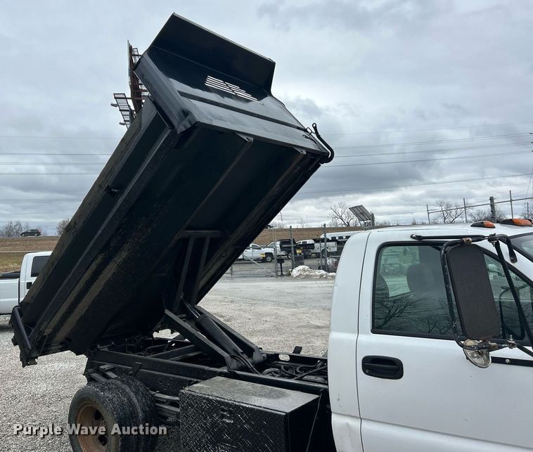 image for item EK2597 2005 Chevrolet Silverado 3500 dump bed pickup truck