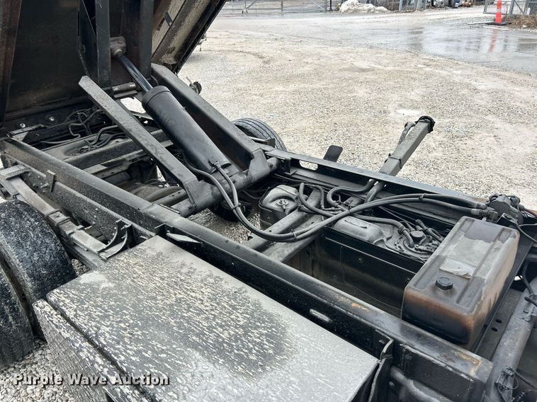 image for item EK2597 2005 Chevrolet Silverado 3500 dump bed pickup truck