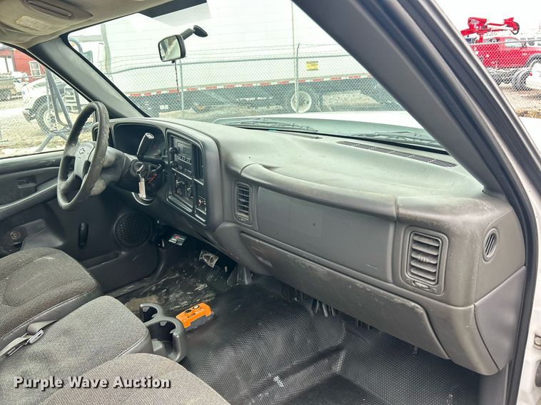 image for item EK2597 2005 Chevrolet Silverado 3500 dump bed pickup truck