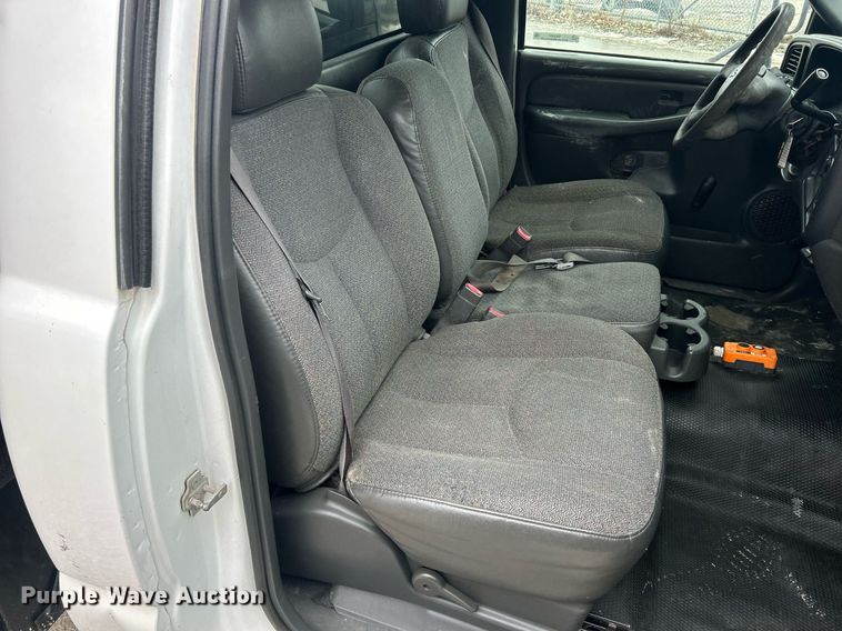 image for item EK2597 2005 Chevrolet Silverado 3500 dump bed pickup truck