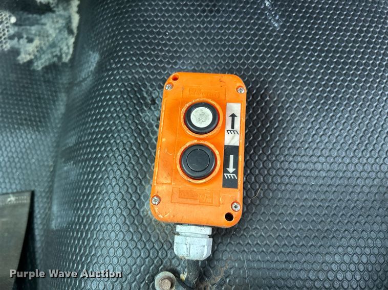 image for item EK2597 2005 Chevrolet Silverado 3500 dump bed pickup truck