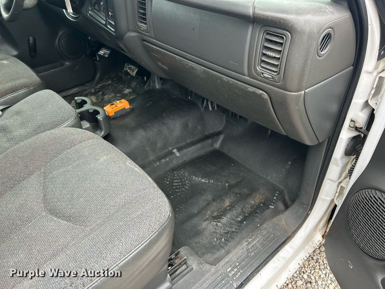 image for item EK2597 2005 Chevrolet Silverado 3500 dump bed pickup truck