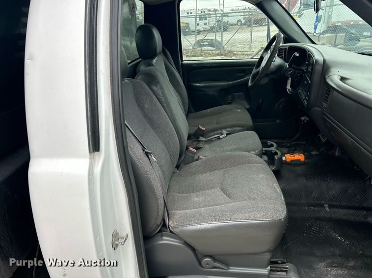 image for item EK2597 2005 Chevrolet Silverado 3500 dump bed pickup truck