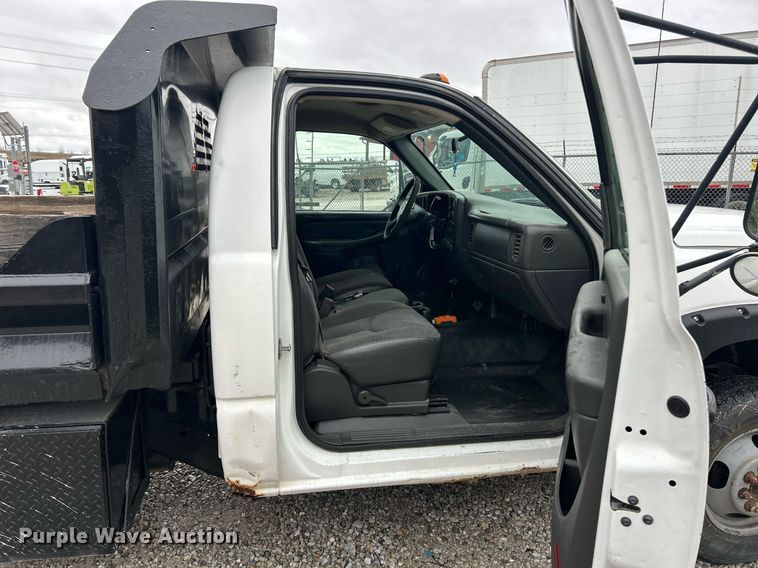 image for item EK2597 2005 Chevrolet Silverado 3500 dump bed pickup truck