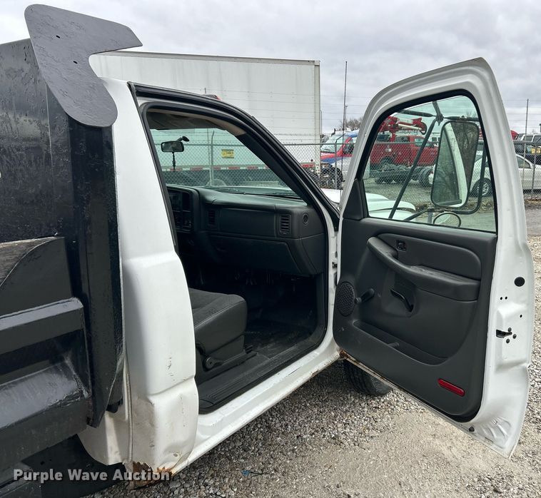 image for item EK2597 2005 Chevrolet Silverado 3500 dump bed pickup truck