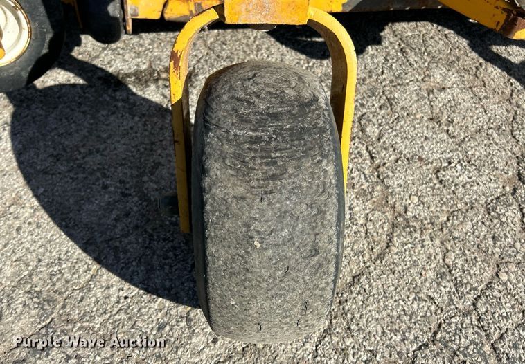 image for item EK2605 2017 Hustler Super 104 ZTR lawn mower