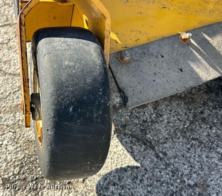 image for item EK2605 2017 Hustler Super 104 ZTR lawn mower