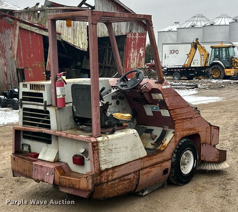 image for item EK2632 2000 Minuteman Powerboss Armadillo SW/8XV sweeper