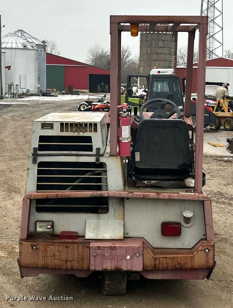 image for item EK2632 2000 Minuteman Powerboss Armadillo SW/8XV sweeper