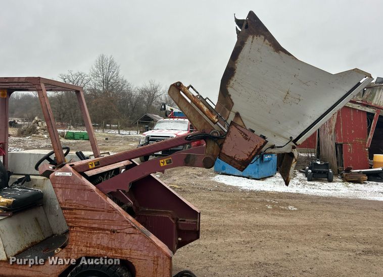 image for item EK2632 2000 Minuteman Powerboss Armadillo SW/8XV sweeper