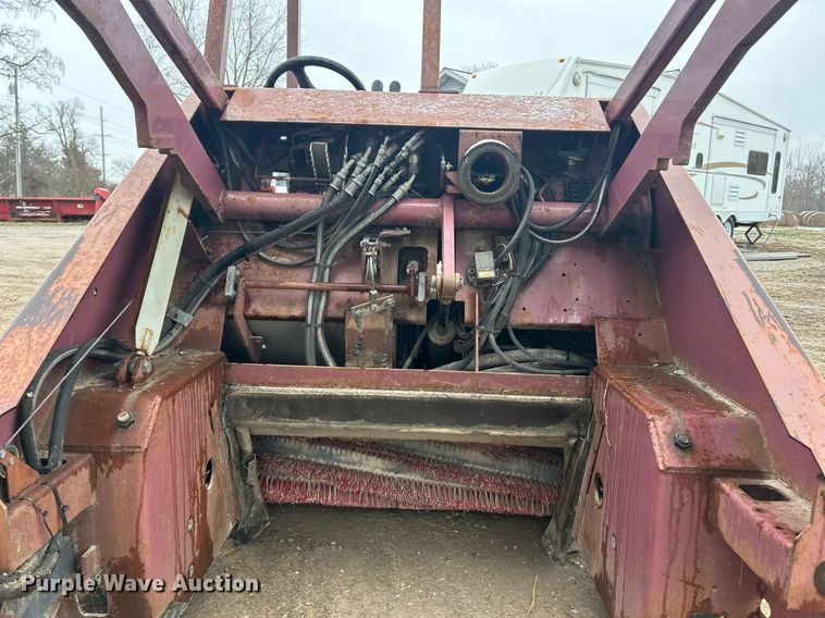 image for item EK2632 2000 Minuteman Powerboss Armadillo SW/8XV sweeper