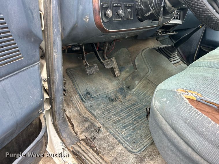 image for item EK2634 1989 Ford F450 Super Duty XL dump flatbed truck