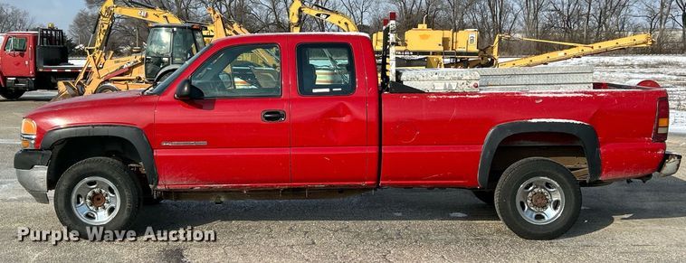 image for item EK2641 2002 GMC Sierra 2500HD Ext. Cab pickup truck