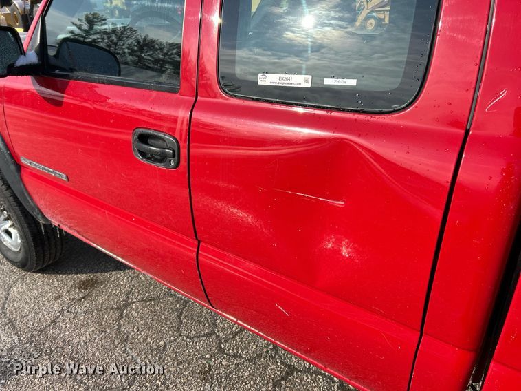 image for item EK2641 2002 GMC Sierra 2500HD Ext. Cab pickup truck