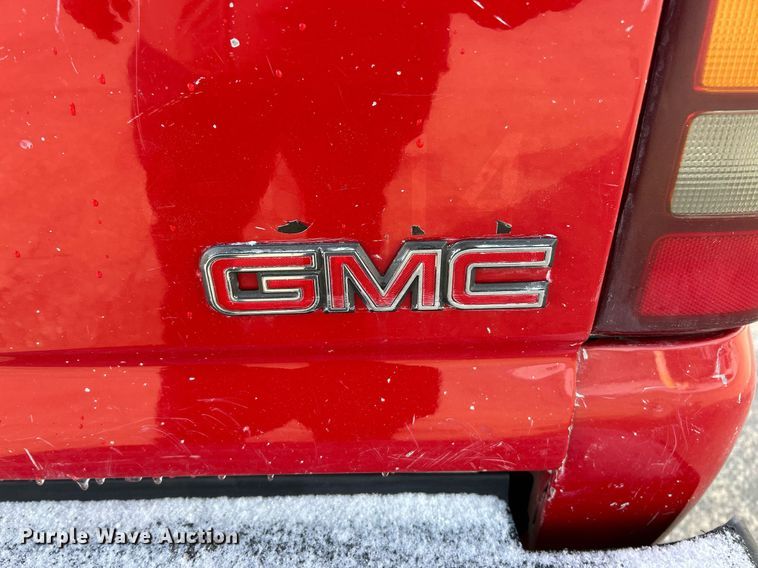 image for item EK2641 2002 GMC Sierra 2500HD Ext. Cab pickup truck