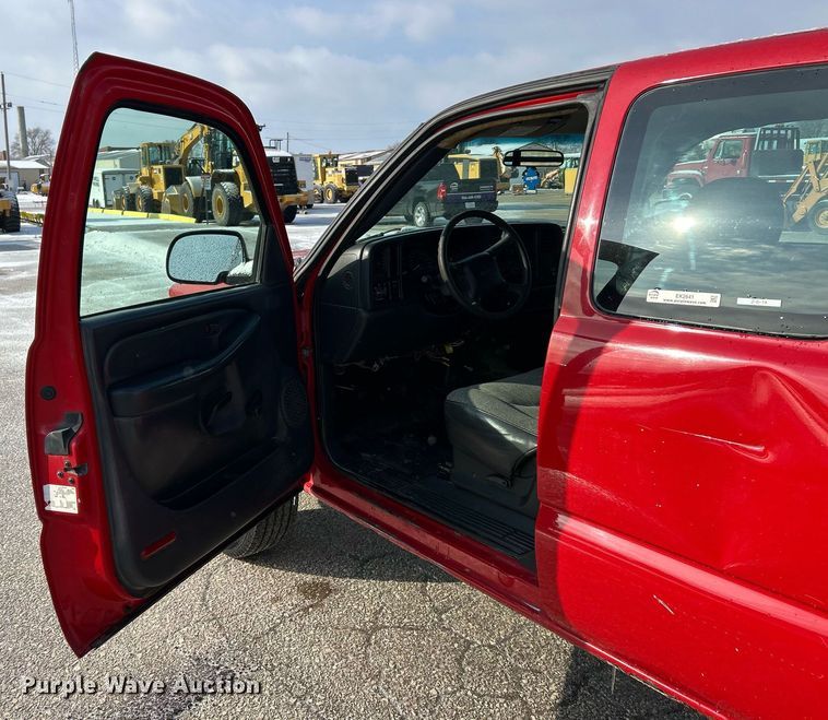 image for item EK2641 2002 GMC Sierra 2500HD Ext. Cab pickup truck