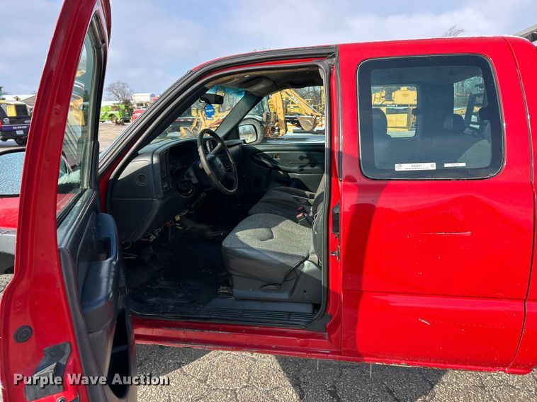 image for item EK2641 2002 GMC Sierra 2500HD Ext. Cab pickup truck