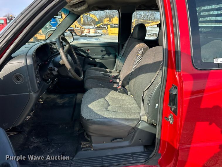 image for item EK2641 2002 GMC Sierra 2500HD Ext. Cab pickup truck