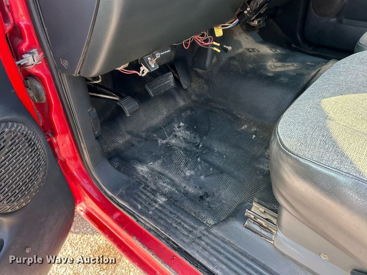 image for item EK2641 2002 GMC Sierra 2500HD Ext. Cab pickup truck