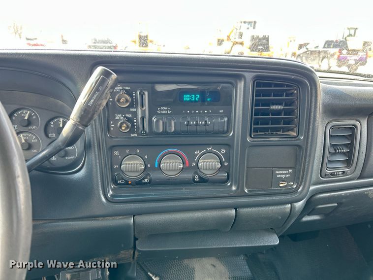 image for item EK2641 2002 GMC Sierra 2500HD Ext. Cab pickup truck