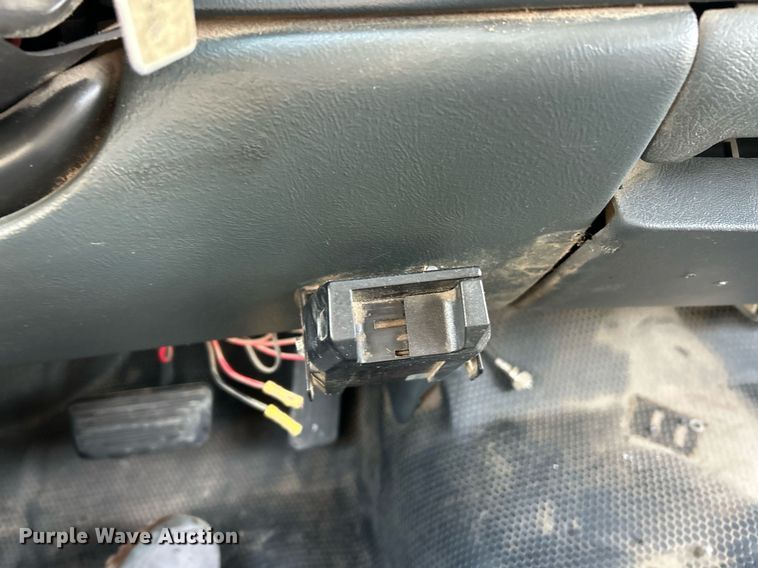 image for item EK2641 2002 GMC Sierra 2500HD Ext. Cab pickup truck