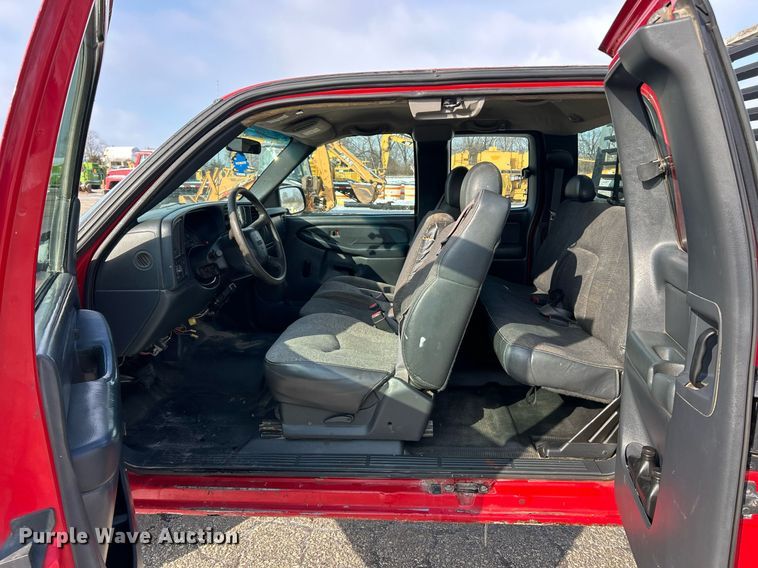 image for item EK2641 2002 GMC Sierra 2500HD Ext. Cab pickup truck