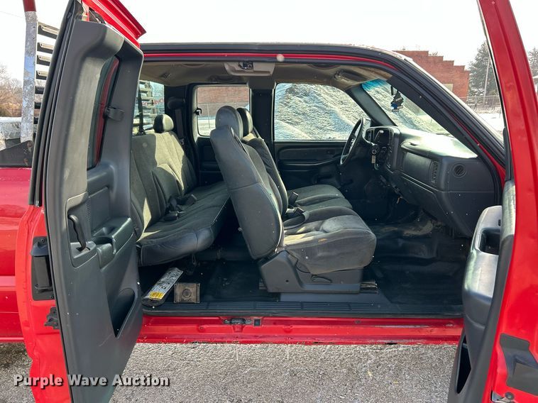 image for item EK2641 2002 GMC Sierra 2500HD Ext. Cab pickup truck