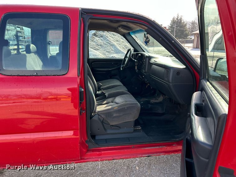 image for item EK2641 2002 GMC Sierra 2500HD Ext. Cab pickup truck