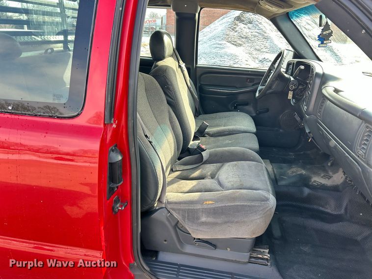 image for item EK2641 2002 GMC Sierra 2500HD Ext. Cab pickup truck