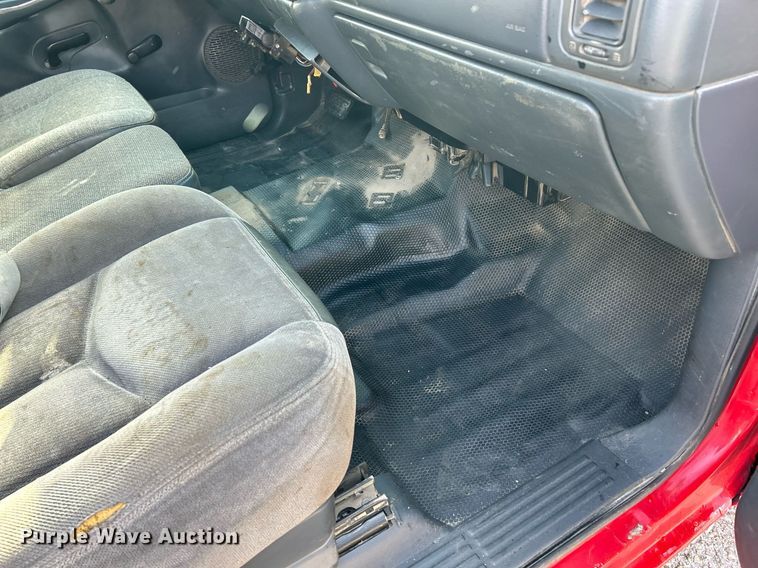 image for item EK2641 2002 GMC Sierra 2500HD Ext. Cab pickup truck