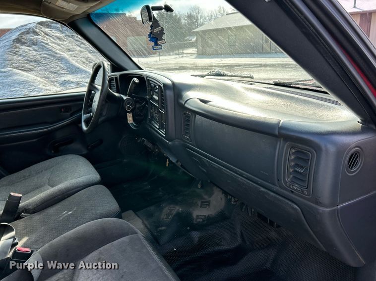 image for item EK2641 2002 GMC Sierra 2500HD Ext. Cab pickup truck