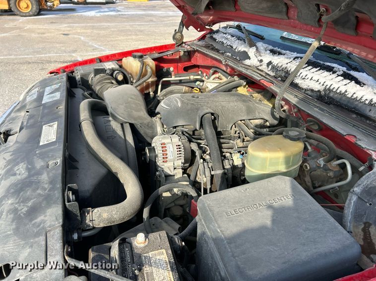 image for item EK2641 2002 GMC Sierra 2500HD Ext. Cab pickup truck